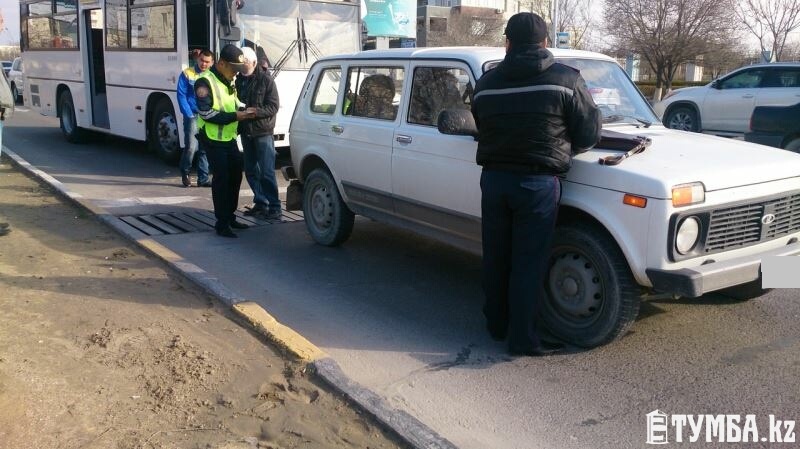 Возле т/ц Ардагер столкнулись маршрутный автобус №3 и автомобиль «Нива»