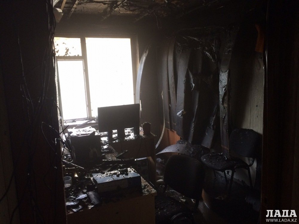 Из очага возгорания в одном из зданий Актау эвакуировали 25 человек