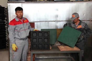 Выпуск резиновой брусчатки наладили в Мангистау (ФОТО)