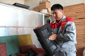 Выпуск резиновой брусчатки наладили в Мангистау (ФОТО)