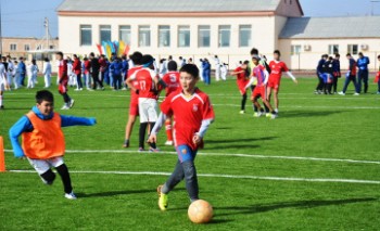 В Мангыстауской области детям села Курык подарили футбольное поле (ФОТО)