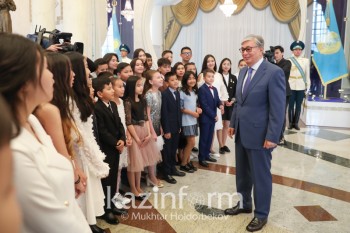 Касым-Жомарт Токаев встретился с одаренными детьми в Акорде