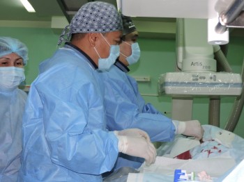В Актау сделали первую операцию 78-летней пациентке по интервенционной методике (ФОТО)