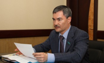 Мажилисмен С.Оспанов предложил создать НИИ в акватории Каспия