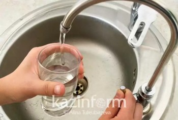 Аким Мангистауской области ответил на критику о нехватке питьевой воды
