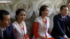 В Актау братья-близнецы женились на сестрах-близняшках