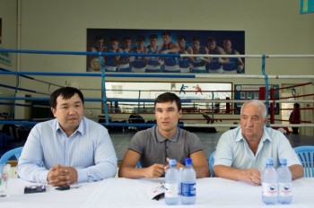 Олимпийский чемпион Серик Сапиев дал мастер-класс юным боксерам Мангыстау (ФОТО)