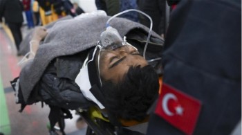 2 чудесных спасения: в Турции спустя 11 дней под завалами найдены живые